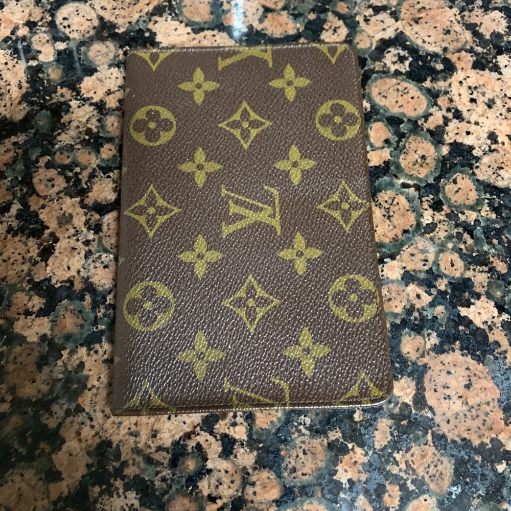 Women’s Louis Vuitton wallet/passport holder.
